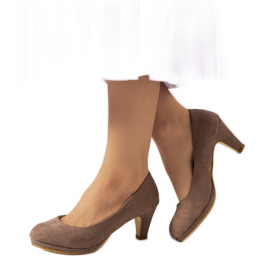 Brune pumps på en Vitoria hæl khaki