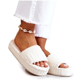 FJ1 Hjemmesko Hjemmesko På En Lys Beige Lilly Platform