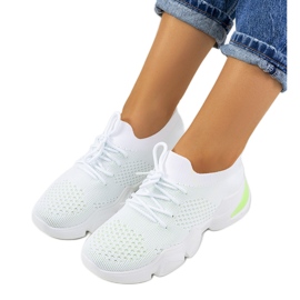 Hvide og grønne sportssneakers