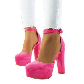 Pink neon pumps på Valby stolpen lyserød