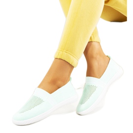 Grønne Tanya gennembrudte sneakers