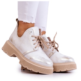 Sko på den massive sål Nicole 2701/004 hvid og guld beige gylden