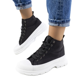 Sorte ankelhøje sneakers på Boyes platformen