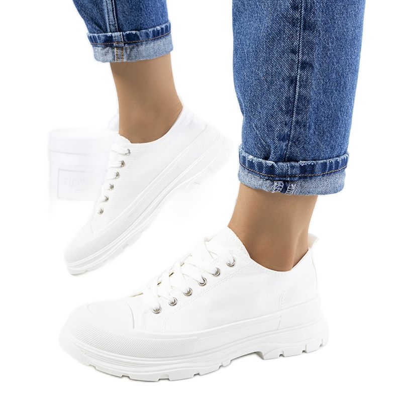 Hvide sneakers på en chunky Prenzel-sål