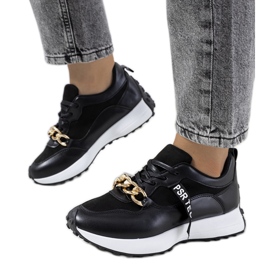 Sorte sneakers med Saminas kæde