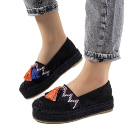 Sorte espadriller på Pisquid-platformen