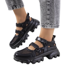 Sorte sneakers med traktorsål fra Djurs