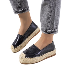 Sorte skinnende espadriller på Feiken platformen