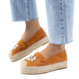 Brune espadriller på den tykke sål af fru Nicki gul