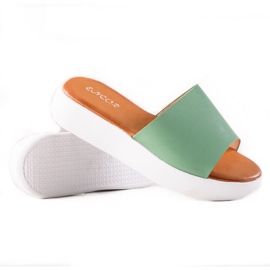 Encor Grønne flip-flops på platformen