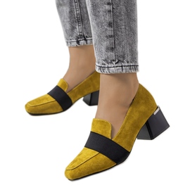 Gule brogues på Arden-posten sort