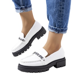 Hvide loafers på høj Louelle-sål