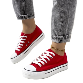 Røde sneakers på Wessel platformen