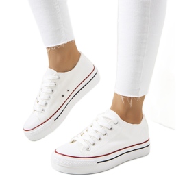 Hvide sneakers på Wessel platformen