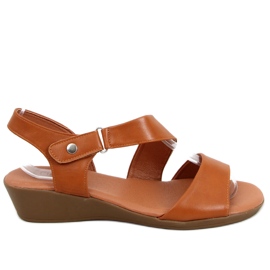 Sandaler på en lav kile Shara Camel brun