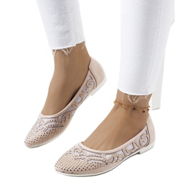 Beige ballerinaer med gennembrudt Selam dekorationer