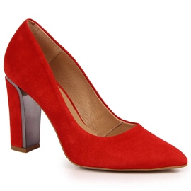 Læder velour pumps på en rød Juma stolpe