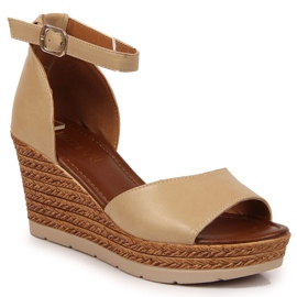 Kvinders beige sandaler på en kile Jezzi