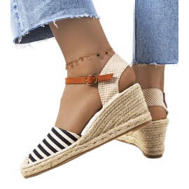 Sorte espadriller på Garvan-kilen beige