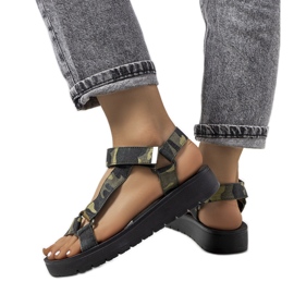 Grønne camo-sandaler på Dugan-platformen