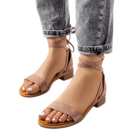 Beige sandaler med snøre fra Moody