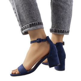 Navy sandaler på Deshe-stolpen blå