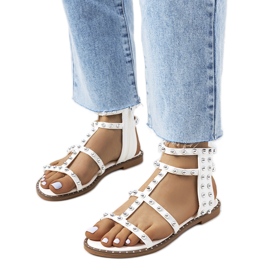 Hvide sandaler med Kabor nitter