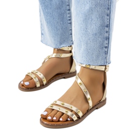Sandaler med nitter i Krolt guld gylden