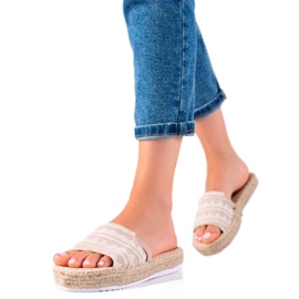 Lucky Shoes Moderigtige tøfler på platformen beige