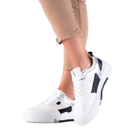 TRENDI Hvide sneakers på platformen