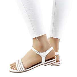 Hvide sandaler med Sudbury cubic zirconia