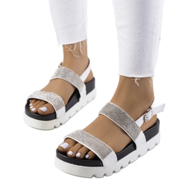 Hvide sandaler prydet med Felding cubic zirconia