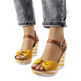Gule espadriller på Shishani-kiler