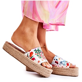 FS3 Flip Flops På Platformen Med Hvide Malia Blomster
