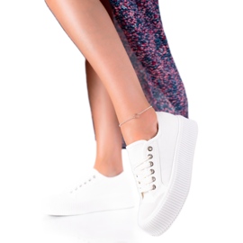 SHELOVET Sneakers på en bred platform hvid
