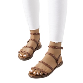 Brune sandaler med Tuma nitter