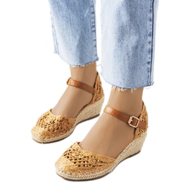Brune espadriller på Dafin-kiler