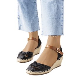 Sorte espadriller på Dafin-kiler