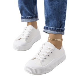 Beige sneakers på Zargan platformen