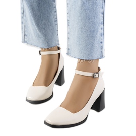 Beige pumps med rem