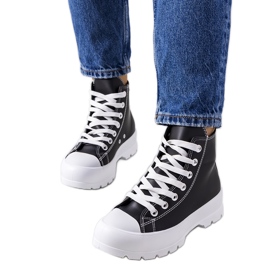 Sorte sneakers på Curley platformen