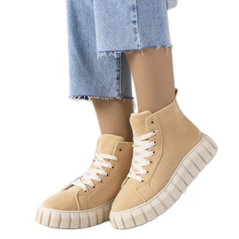 Beige sneakers på Christal platformen