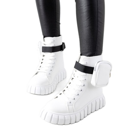 Hvide sneakers på Haver platformen