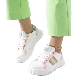 Hvide sneakers på Prinsep platformen