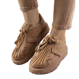 Beige sneakers med velcro pates