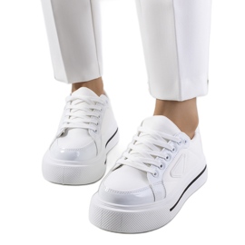 BM Hvide sneakers med en tyk Scrabster-sål