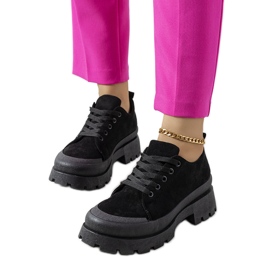 Sorte sneakers på Dearth platformen