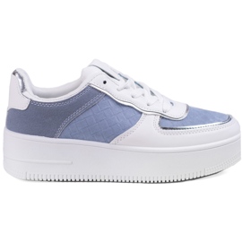 Kvinders hvide og blå sneakers med snøre på en høj Shelovet platform
