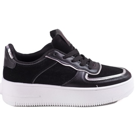 Sorte sneakers med snøre på en høj Shelovet platform