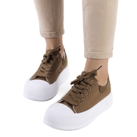 Grønne sneakers på Kilkenny platformen